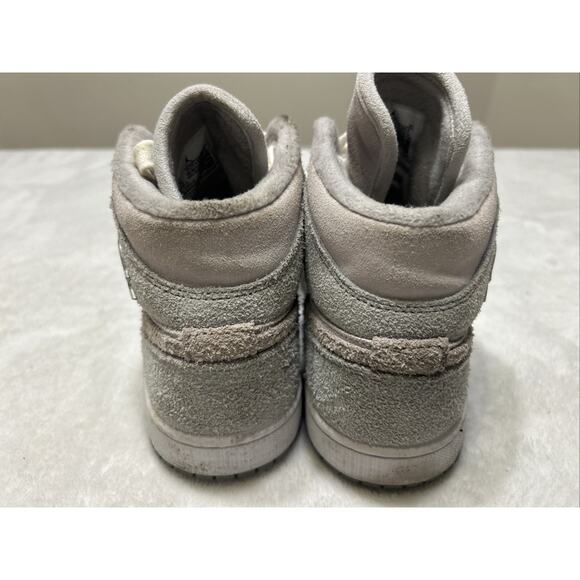 Nike Women’s Air Jordan 1 Size 8 Mid SE Particle Gray DO7139‑002 Rare Vintage - Picture 5 of 8